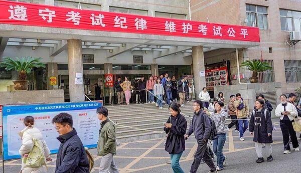 大牛配资网 见大而心泰